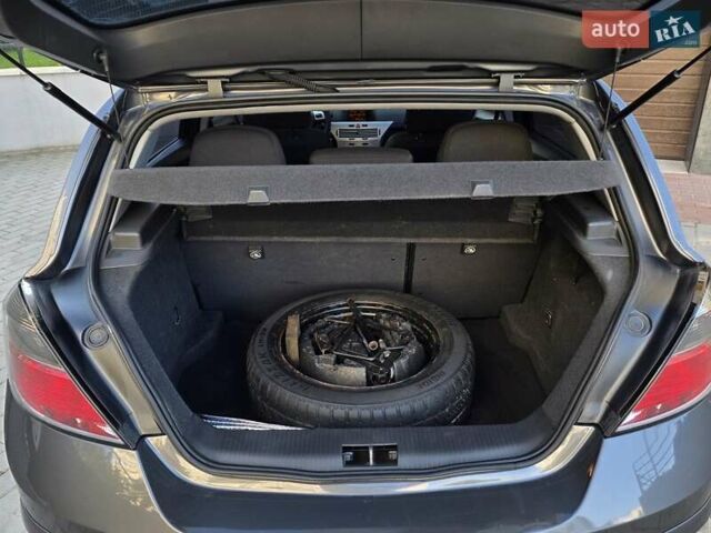 Опель Астра 2012 у Тернополі на Automoto.ua Сірий Опель Астра, об'ємом двигуна 1.6 л та пробігом 197 тис. км за 5399 $, фото 29 на Automoto.ua