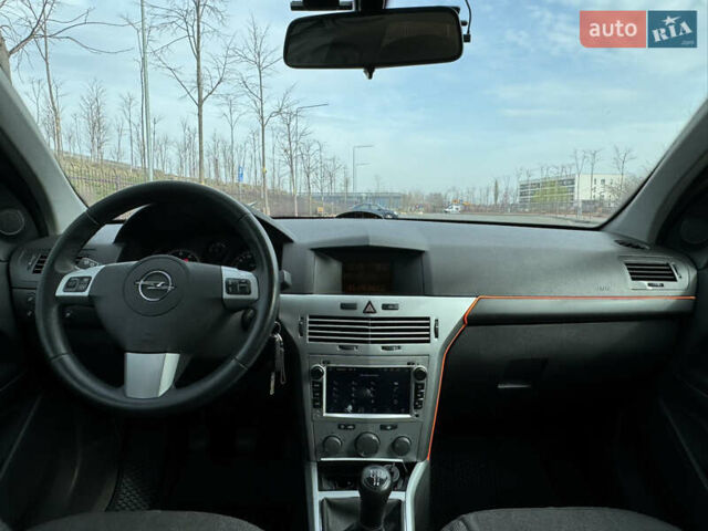 Серый Опель Астра, объемом двигателя 1.6 л и пробегом 155 тыс. км за 5500 $, фото 5 на Automoto.ua