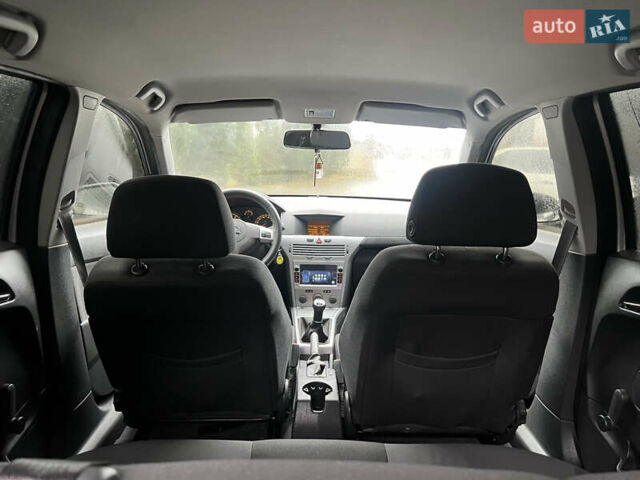 Серый Опель Астра, объемом двигателя 1.6 л и пробегом 130 тыс. км за 5999 $, фото 11 на Automoto.ua