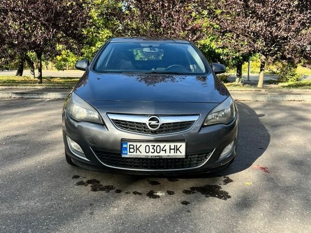 Сірий Опель Астра, об'ємом двигуна 1.7 л та пробігом 304 тис. км за 4999 $, фото 2 на Automoto.ua