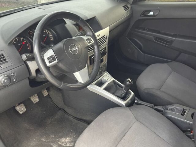 Серый Опель Астра, объемом двигателя 1.6 л и пробегом 209 тыс. км за 4100 $, фото 9 на Automoto.ua