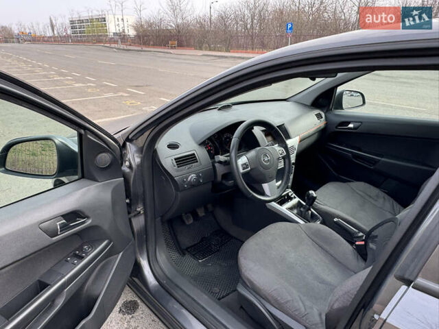 Серый Опель Астра, объемом двигателя 1.6 л и пробегом 155 тыс. км за 5500 $, фото 4 на Automoto.ua