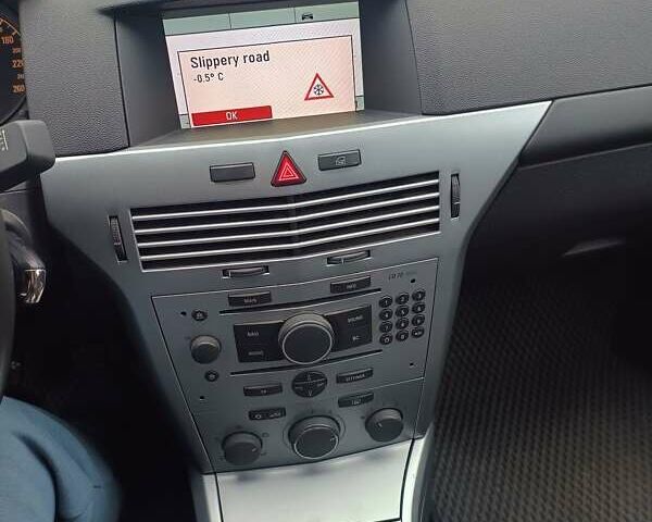 Серый Опель Астра, объемом двигателя 1.6 л и пробегом 99 тыс. км за 5500 $, фото 9 на Automoto.ua