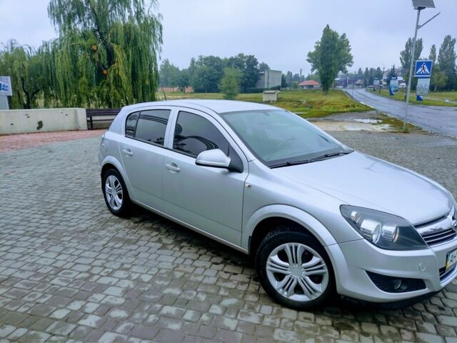 Серый Опель Астра, объемом двигателя 1.6 л и пробегом 145 тыс. км за 4061 $, фото 1 на Automoto.ua