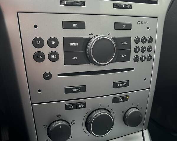 Серый Опель Астра, объемом двигателя 1.6 л и пробегом 161 тыс. км за 5500 $, фото 21 на Automoto.ua