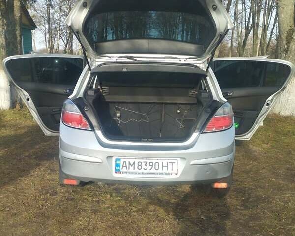 Серый Опель Астра, объемом двигателя 1.6 л и пробегом 187 тыс. км за 5350 $, фото 11 на Automoto.ua