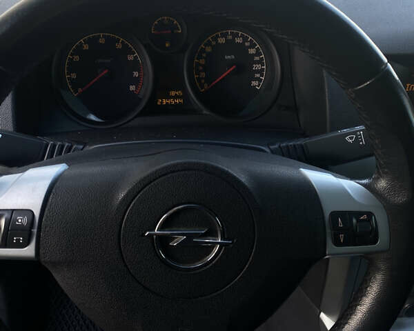 Серый Опель Астра, объемом двигателя 1.6 л и пробегом 234 тыс. км за 5499 $, фото 10 на Automoto.ua