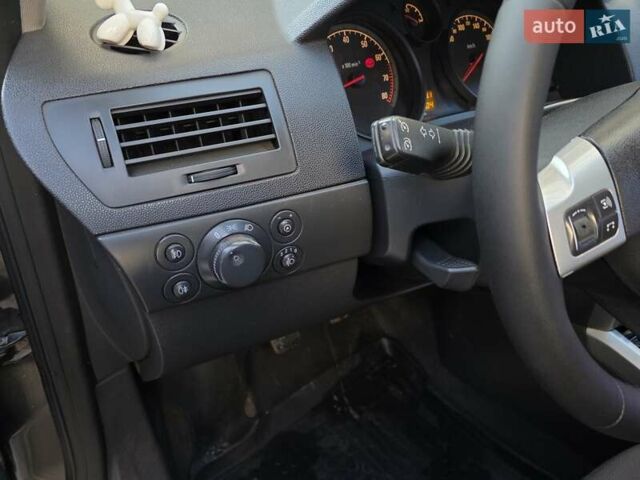 Опель Астра 2012 у Тернополі на Automoto.ua Сірий Опель Астра, об'ємом двигуна 1.6 л та пробігом 197 тис. км за 5399 $, фото 24 на Automoto.ua