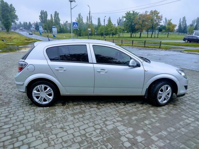 Серый Опель Астра, объемом двигателя 1.6 л и пробегом 145 тыс. км за 4061 $, фото 2 на Automoto.ua