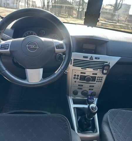 Серый Опель Астра, объемом двигателя 1.6 л и пробегом 189 тыс. км за 5500 $, фото 10 на Automoto.ua