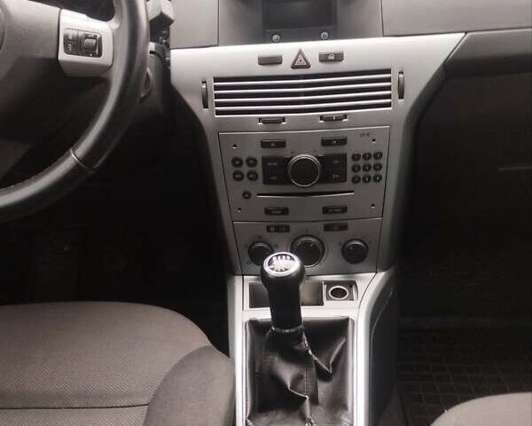 Серый Опель Астра, объемом двигателя 1.6 л и пробегом 187 тыс. км за 5350 $, фото 9 на Automoto.ua