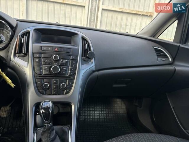 Опель Астра 2013 в Львове на Automoto.ua Серый Опель Астра, объемом двигателя 1.7 л и пробегом 324 тыс. км за 7300 $, фото 16 на Automoto.ua