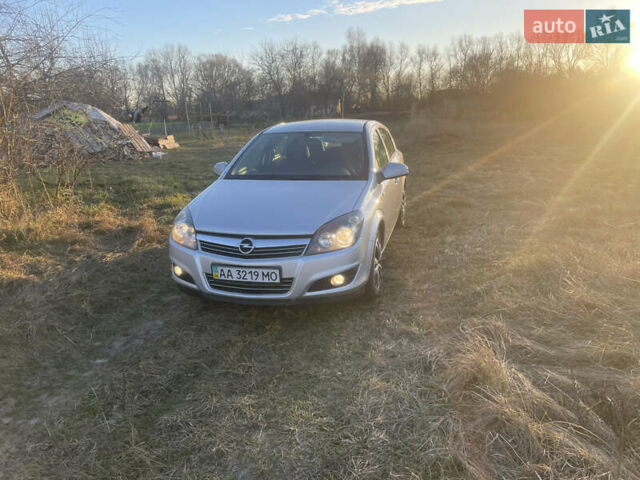 Серый Опель Астра, объемом двигателя 1.6 л и пробегом 270 тыс. км за 5850 $, фото 1 на Automoto.ua