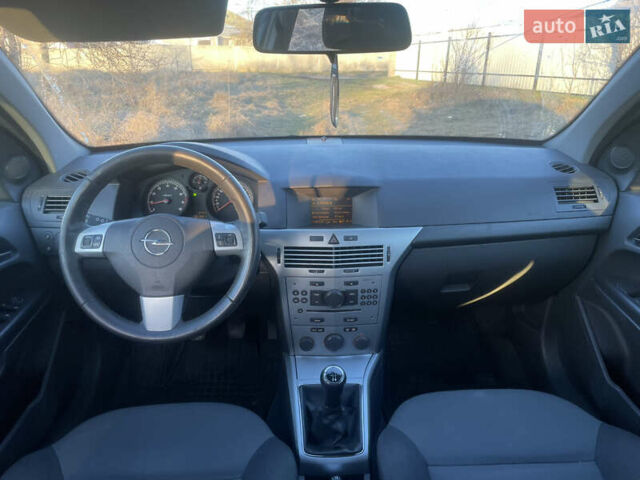 Серый Опель Астра, объемом двигателя 1.6 л и пробегом 270 тыс. км за 5850 $, фото 12 на Automoto.ua
