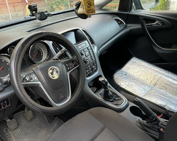 Серый Опель Астра, объемом двигателя 1.7 л и пробегом 175 тыс. км за 6000 $, фото 2 на Automoto.ua