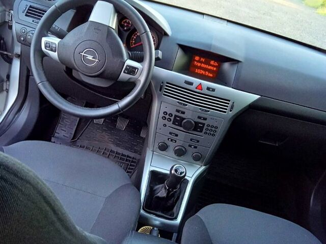 Серый Опель Астра, объемом двигателя 1.6 л и пробегом 0 тыс. км за 7200 $, фото 5 на Automoto.ua