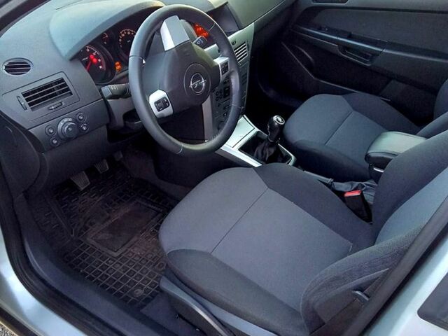 Серый Опель Астра, объемом двигателя 1.6 л и пробегом 0 тыс. км за 7200 $, фото 6 на Automoto.ua