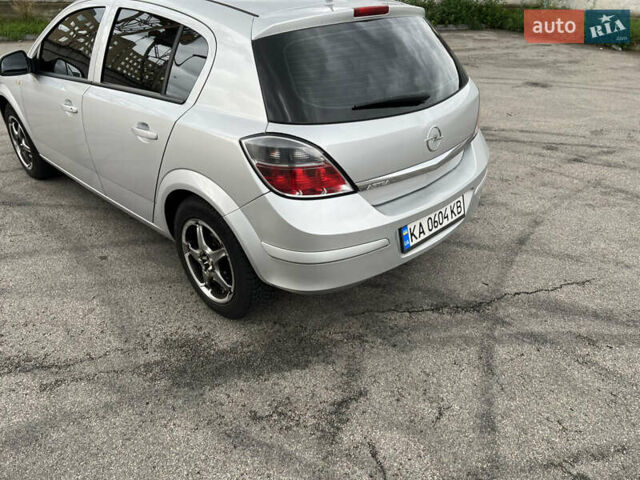 Серый Опель Астра, объемом двигателя 1.6 л и пробегом 109 тыс. км за 8200 $, фото 19 на Automoto.ua