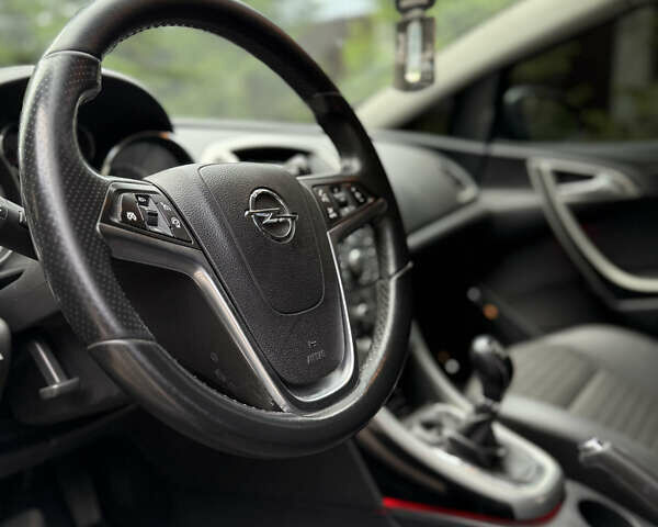 Серый Опель Астра, объемом двигателя 1.4 л и пробегом 163 тыс. км за 10500 $, фото 7 на Automoto.ua