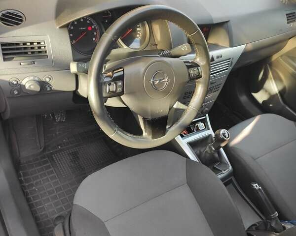 Серый Опель Астра, объемом двигателя 1.6 л и пробегом 139 тыс. км за 5999 $, фото 6 на Automoto.ua