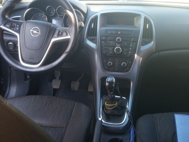 Серый Опель Астра, объемом двигателя 1.4 л и пробегом 235 тыс. км за 6400 $, фото 5 на Automoto.ua