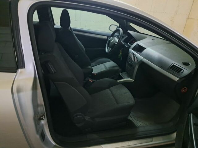 Серый Опель Астра, объемом двигателя 1.7 л и пробегом 175 тыс. км за 5300 $, фото 2 на Automoto.ua