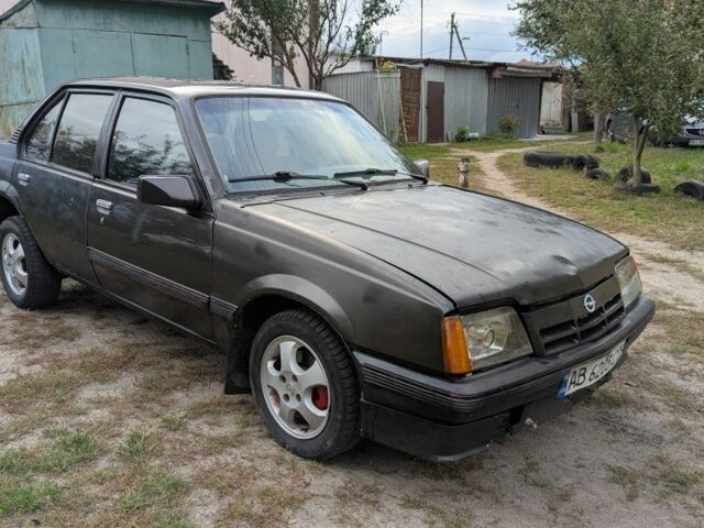 Серый Опель Астра, объемом двигателя 1.8 л и пробегом 350 тыс. км за 590 $, фото 1 на Automoto.ua