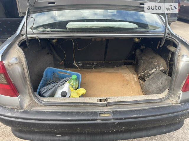 Серый Опель Астра, объемом двигателя 1.8 л и пробегом 558 тыс. км за 1000 $, фото 9 на Automoto.ua