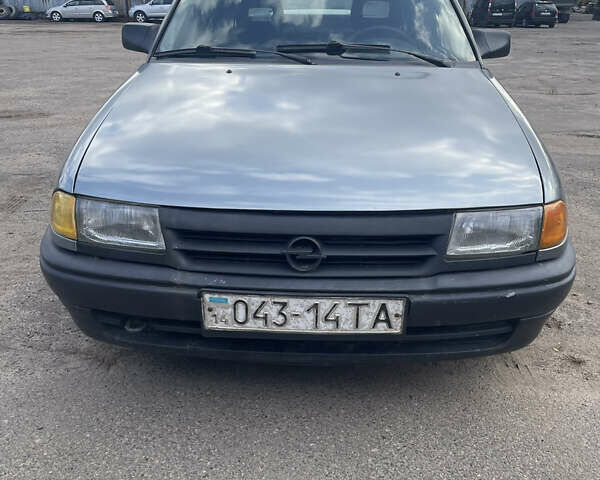 Серый Опель Астра, объемом двигателя 1.8 л и пробегом 558 тыс. км за 1000 $, фото 2 на Automoto.ua