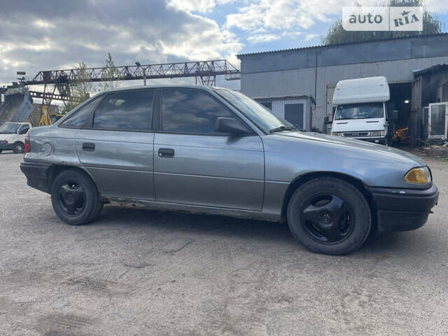 Серый Опель Астра, объемом двигателя 1.8 л и пробегом 558 тыс. км за 1000 $, фото 3 на Automoto.ua