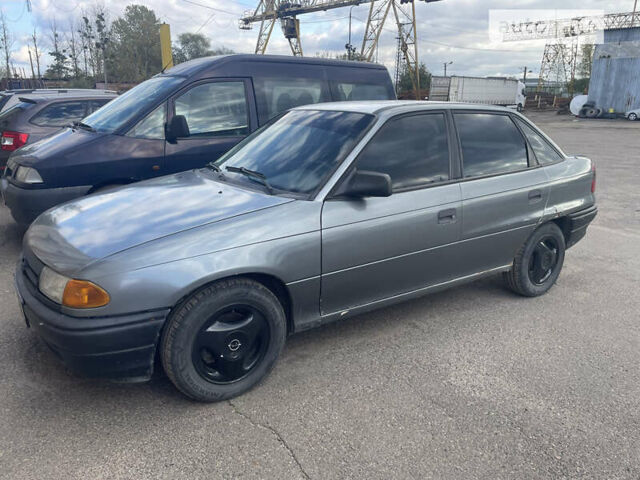 Серый Опель Астра, объемом двигателя 1.8 л и пробегом 558 тыс. км за 1000 $, фото 1 на Automoto.ua