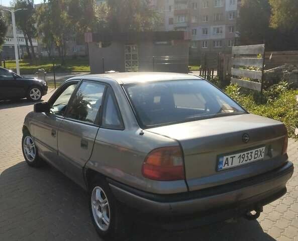Сірий Опель Астра, об'ємом двигуна 1.6 л та пробігом 100 тис. км за 900 $, фото 5 на Automoto.ua