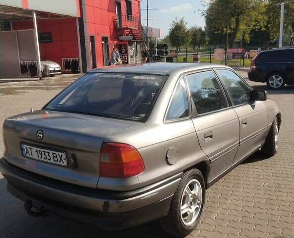 Сірий Опель Астра, об'ємом двигуна 1.6 л та пробігом 100 тис. км за 900 $, фото 6 на Automoto.ua