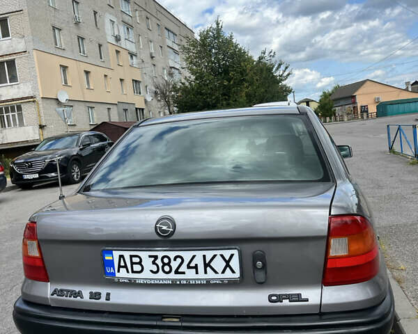 Серый Опель Астра, объемом двигателя 1.6 л и пробегом 380 тыс. км за 1600 $, фото 4 на Automoto.ua