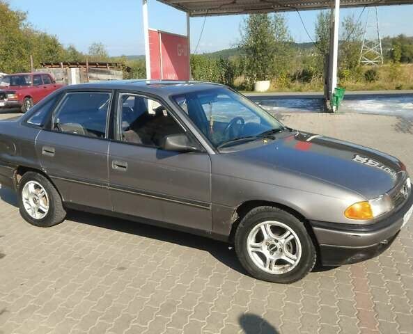 Сірий Опель Астра, об'ємом двигуна 1.6 л та пробігом 100 тис. км за 900 $, фото 2 на Automoto.ua