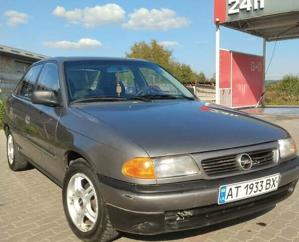 Сірий Опель Астра, об'ємом двигуна 1.6 л та пробігом 100 тис. км за 900 $, фото 1 на Automoto.ua