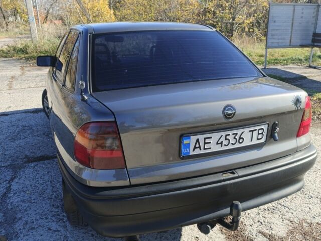 Серый Опель Астра, объемом двигателя 1.7 л и пробегом 320 тыс. км за 1194 $, фото 2 на Automoto.ua