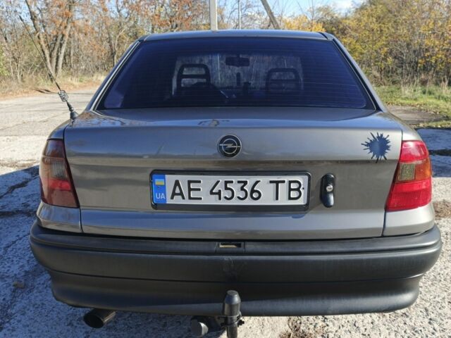 Серый Опель Астра, объемом двигателя 1.7 л и пробегом 320 тыс. км за 1194 $, фото 17 на Automoto.ua