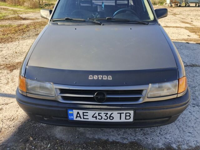 Серый Опель Астра, объемом двигателя 1.7 л и пробегом 320 тыс. км за 1194 $, фото 16 на Automoto.ua