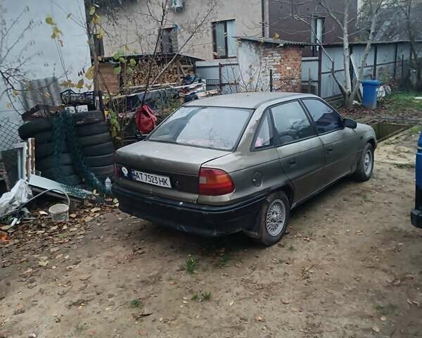 Серый Опель Астра, объемом двигателя 1.4 л и пробегом 187 тыс. км за 950 $, фото 2 на Automoto.ua