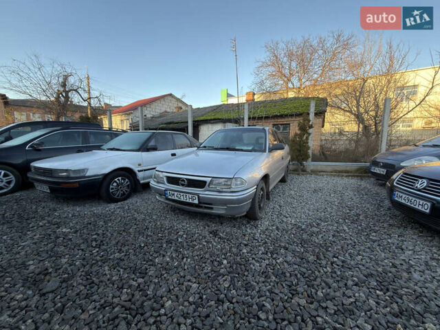 Серый Опель Астра, объемом двигателя 1.4 л и пробегом 300 тыс. км за 1299 $, фото 1 на Automoto.ua