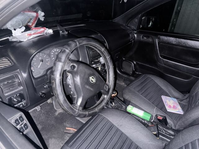 Сірий Опель Астра, об'ємом двигуна 2 л та пробігом 300 тис. км за 1900 $, фото 4 на Automoto.ua