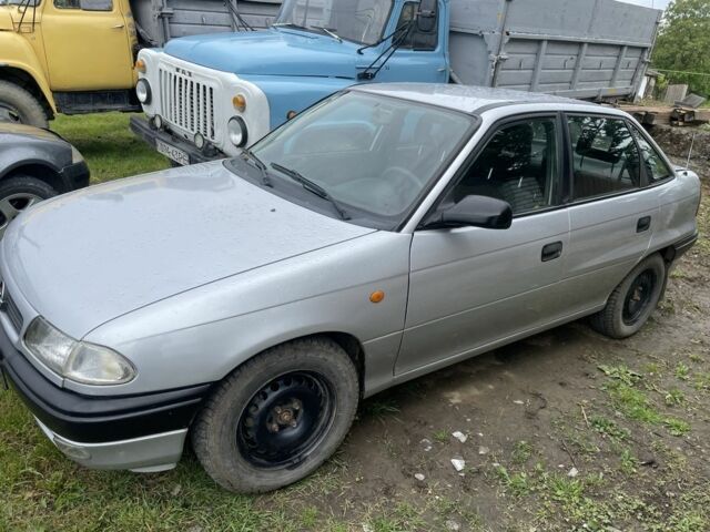 Сірий Опель Астра, об'ємом двигуна 1.6 л та пробігом 200 тис. км за 1750 $, фото 2 на Automoto.ua