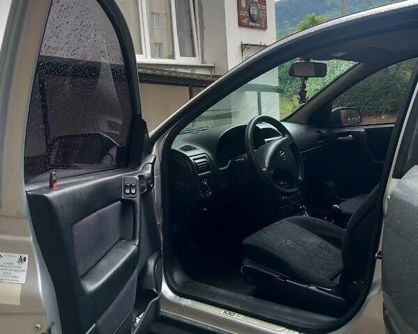 Серый Опель Астра, объемом двигателя 1.6 л и пробегом 220 тыс. км за 3000 $, фото 1 на Automoto.ua