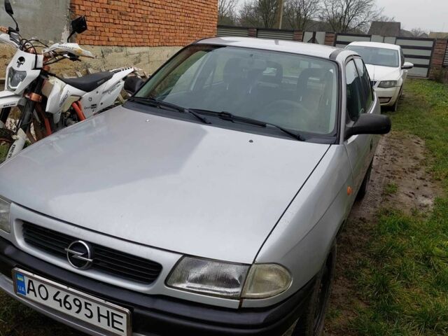 Серый Опель Астра, объемом двигателя 1.6 л и пробегом 230 тыс. км за 1650 $, фото 1 на Automoto.ua