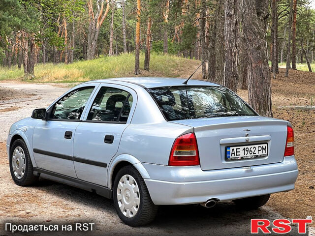 Серый Опель Астра, объемом двигателя 1.4 л и пробегом 302 тыс. км за 2500 $, фото 2 на Automoto.ua