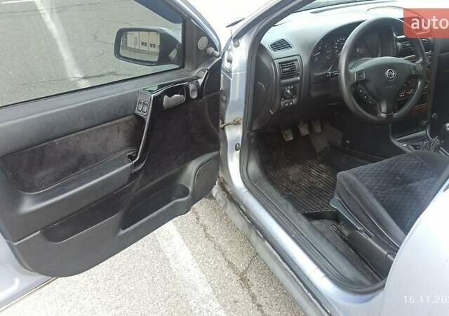 Серый Опель Астра, объемом двигателя 1.6 л и пробегом 235 тыс. км за 2500 $, фото 5 на Automoto.ua