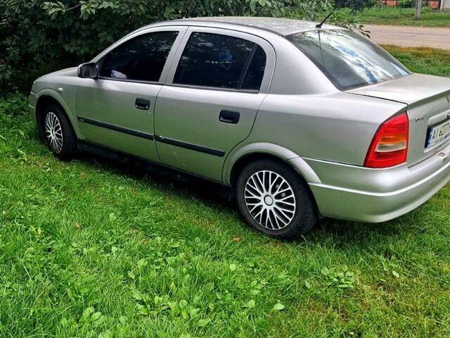 Серый Опель Астра, объемом двигателя 1.8 л и пробегом 303 тыс. км за 2500 $, фото 1 на Automoto.ua