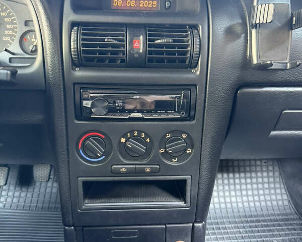 Сірий Опель Астра, об'ємом двигуна 1.4 л та пробігом 90 тис. км за 3500 $, фото 21 на Automoto.ua