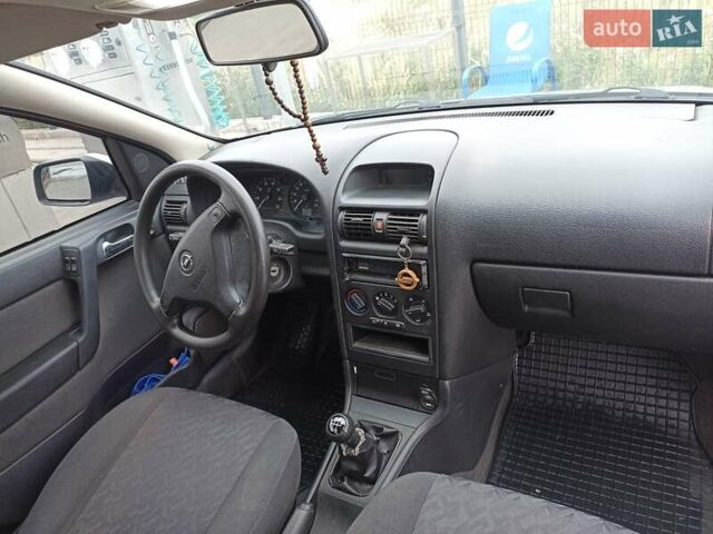 Сірий Опель Астра, об'ємом двигуна 1.6 л та пробігом 200 тис. км за 4000 $, фото 17 на Automoto.ua